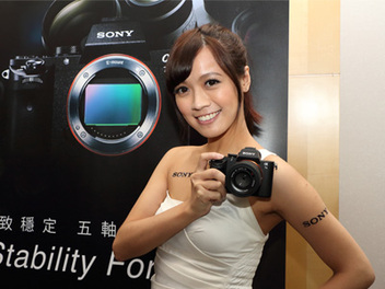 Sony a7II正式登台，白色版a6000及70-300mm F4.5-5.6 G SSM II同時亮相