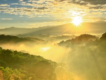 新竹 攝影 私房 景點 分享：三峰 日出 斜射光