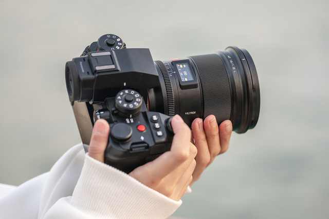 L 接環用戶的新選擇：Viltrox AF 16mm F1.8 正式登場，兼具大光圈與智慧數位介面
