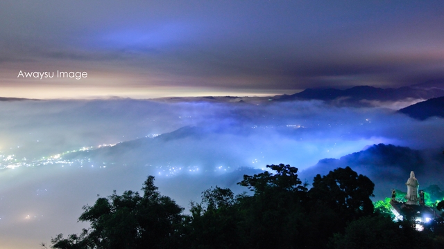 真的會不自覺停下來。▲拍攝處樂善堂的觀世音菩薩陷入雲海中。